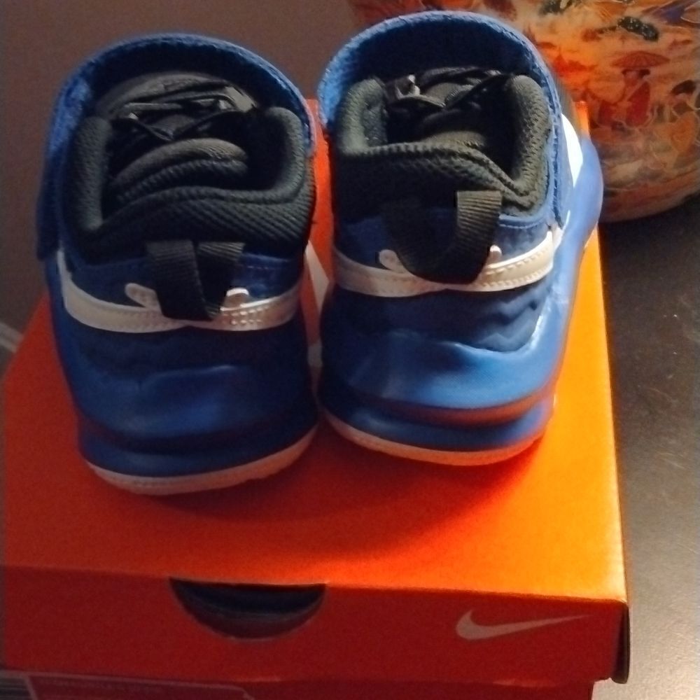 Nike - Picture 5 of 7